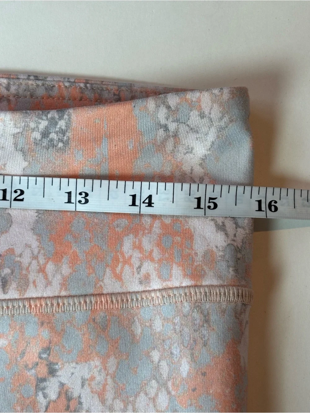 Alo Yoga Abstract Snake Print High Rise Leggings Peach Gray 28” Inseam